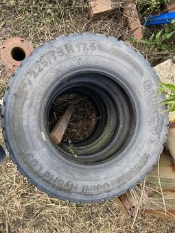 Pneu 225/75-17.5