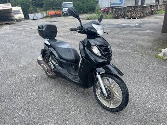 Skútr 125 ccm čtyřtakt