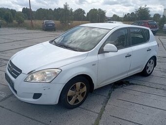 Kia ceed 1.6 i na díly