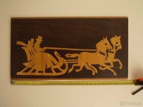 Starý dřevěný interzovaný obraz..