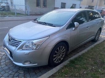 Toyota Avensis kombi 2.0 D4D 93 kw, rok 2012