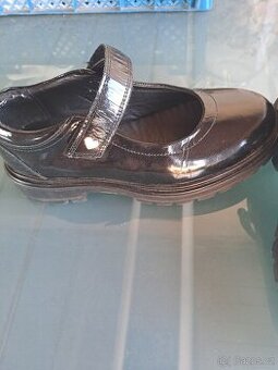 Dívčí lesklé sváteční boty vel. 34 zn. LASOCKI