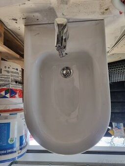 Bidet Laufen s baterií Hansgrohe