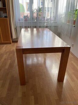 Velký rodinný stůl z masivu