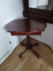 starožitný nabytek