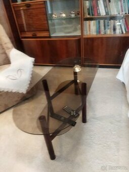 Konferenční stolek.