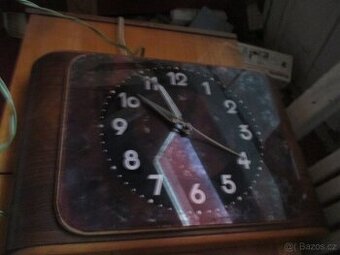 RETRO Hodiny-nálezový stav