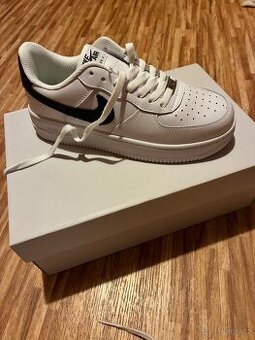 Nike air force 1’07
