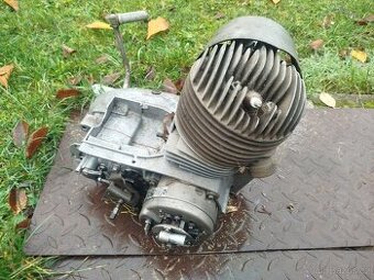 ČZ 175 501 skútr motor ventilátor startér dvouvýfuk