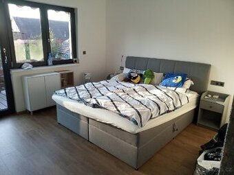 Postel boxspring Izmir 180x200 světle šedá