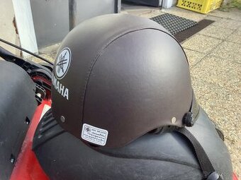 Přilba Yamaha