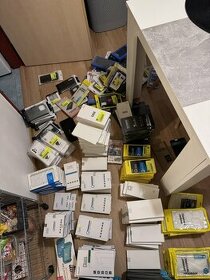 Mix krytů a ochranných skel - cca 500ks