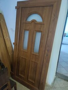 PLASTOVÉ DVEŘE