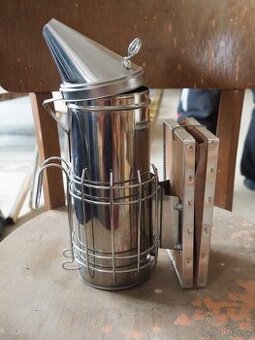 Včelařský dýmák velký