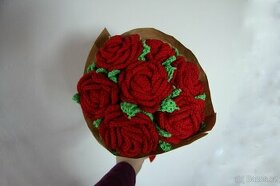 Háčkovaný pugét růží