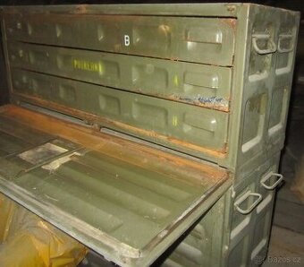 Prodám 5 beden armádních vojenských plechových a ponk