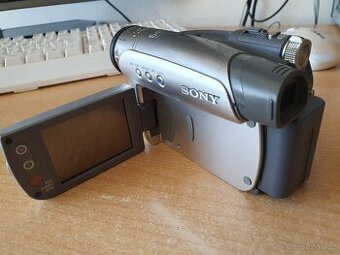 Sony DCR-HC23, zřejmě nefunkční.