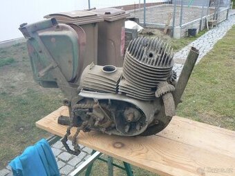 Motor Jawa 175 dvouvýfuk