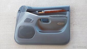 Toyota LC 120 – Polstrování dveří  pravé přední 5dv