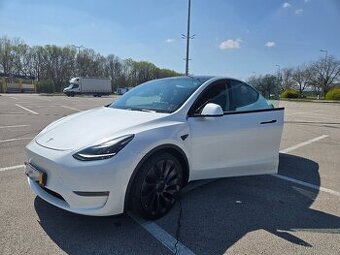 Tesla model Y Performance AMD Ryzen Berlin