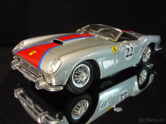 Ferrari California Polistil 1/16 - 1/18