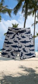 H&M šedé melírové kraťasy se žraloky