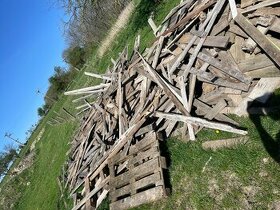 Palivové dřevo - staré desky jen 100kč prostorový metr - 1