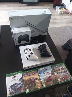 Xbox ONE S 1tb, 2 ovladače, volant Ferrari, 4x hry