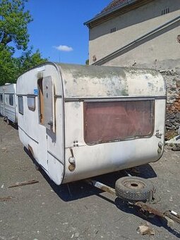 Karavan na pevné stání