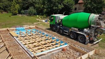 vnitřní lešení bazénu před betonáží