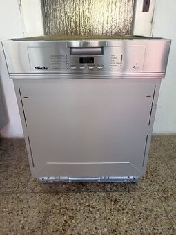 Myčka nádobí Miele G 4302 SCi