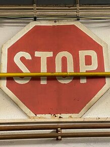 Velká dopravní reklamní cedule značka STOP