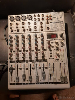 Mixážní pult BEHRINGER UB1204FX