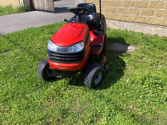 Zahradní traktor Jonsered