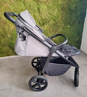 Sportovní kočárek Carrello Bravo Plus – TOP stav