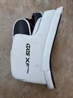 CCM Axis XF PRO vyrážečka