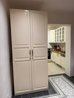 IKEA PAX v krémově bílé barvě s šuplíky