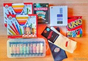 Pastelky, hry, akrylové barvy, hot wheels ponožky