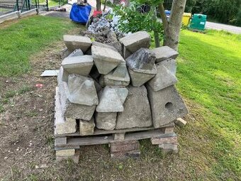 Betonové podpěry, patky, mramor.obrubníky