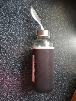 Pomůcky do kuchyně, květináč, doza, láhev,sklenice, hnojivo