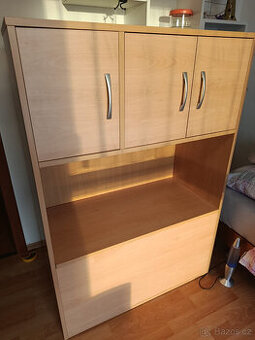 Skřínka na míru k posteli s úložným prostorem