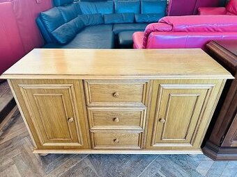 869 Komoda rustikální 3-řadá frézovaná masivní provedení