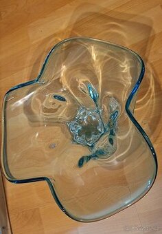 Nepravidelná skleněná mísa