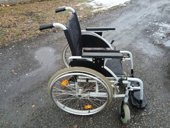 Mechanický invalidní vozík