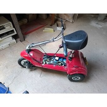 Torzo Elektrická tříkolka ESA11 červená, na díly