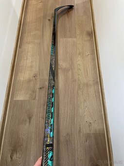 Hokejka Bauer TWITCH - 77 flex, P28 levá