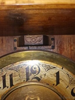 Starožitné skříňové hodiny KIENZLE