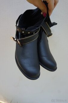 dámské kotníkové boty v.41 nenošené
