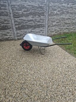 Prodám 80L stavební kolečka na nafukovacím kole