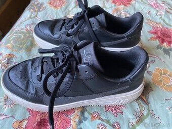 Nike tenisky 38,5 černé